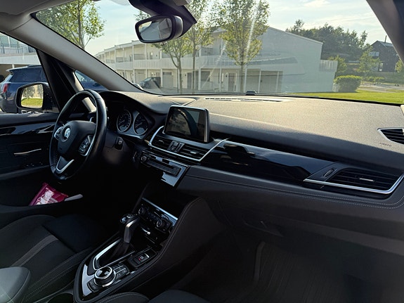 BMW 225xe 16 of 23