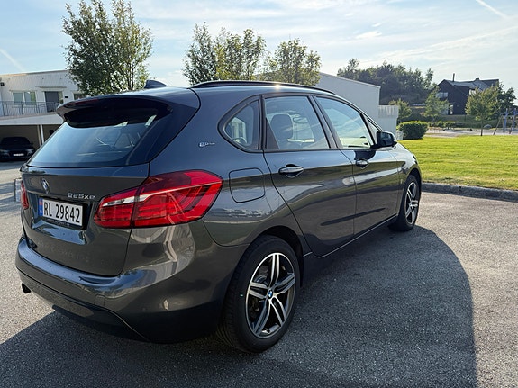 BMW 225xe 4 of 23