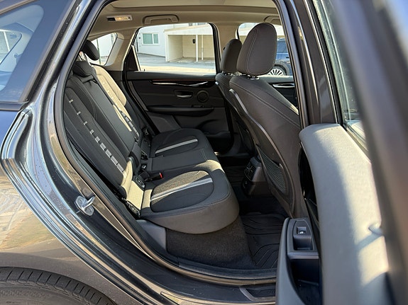 BMW 225xe 22 of 23