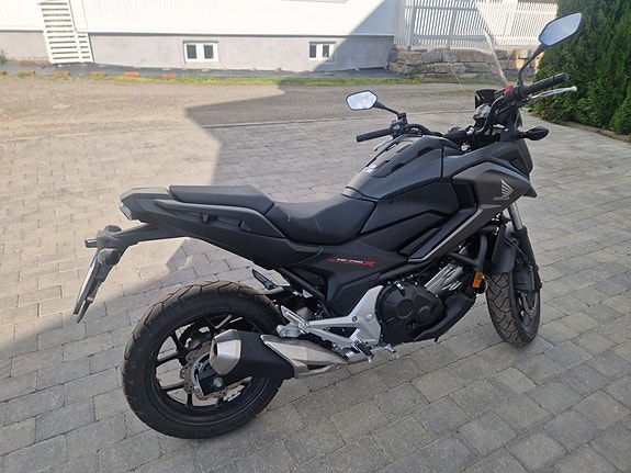 Honda NC 750X 2 of 5