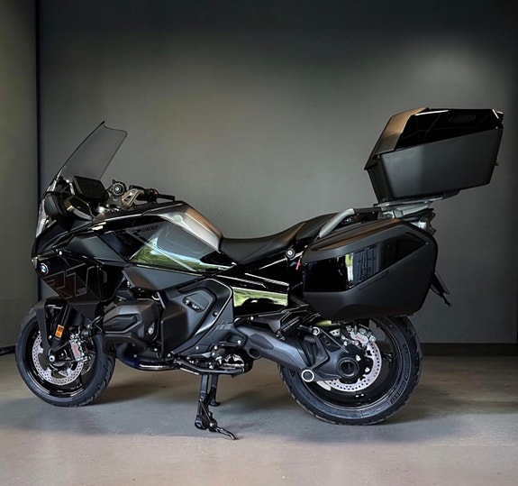 BMW R 1300 RT 4 of 5