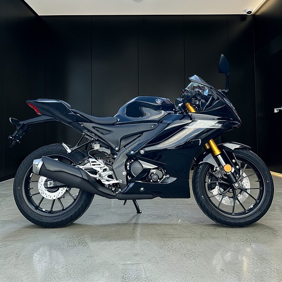 Yamaha R 125 2 of 5