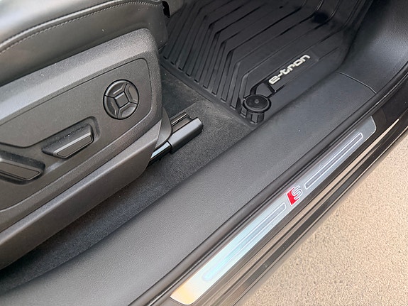 Audi e-tron 22 of 29