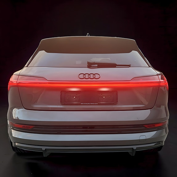 Audi e-tron 12 of 29