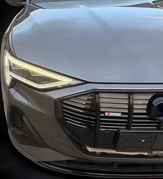 Audi e-tron 8 of 29