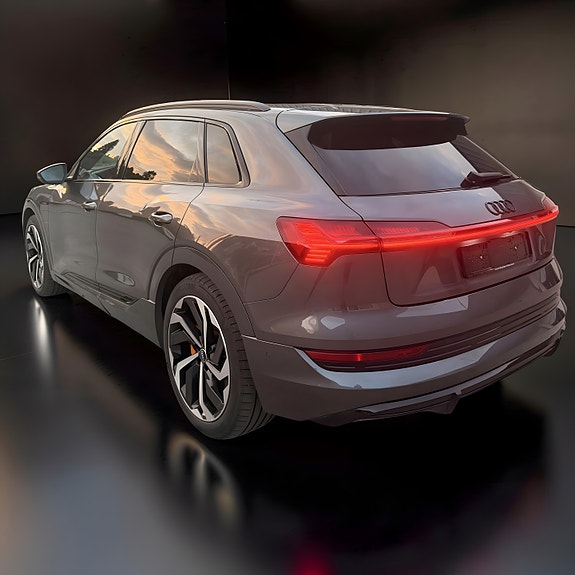 Audi e-tron 13 of 29