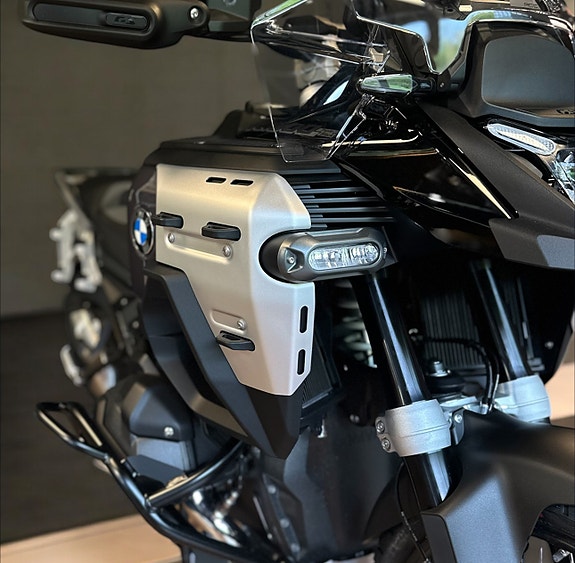BMW R 1300 GSA TRIPLE BLACK 5 of 5