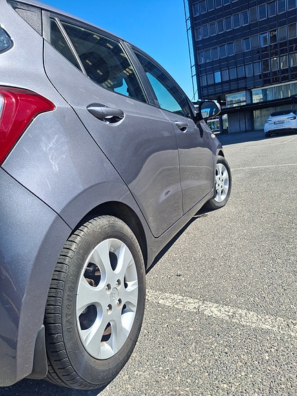 Hyundai i10 4 of 5