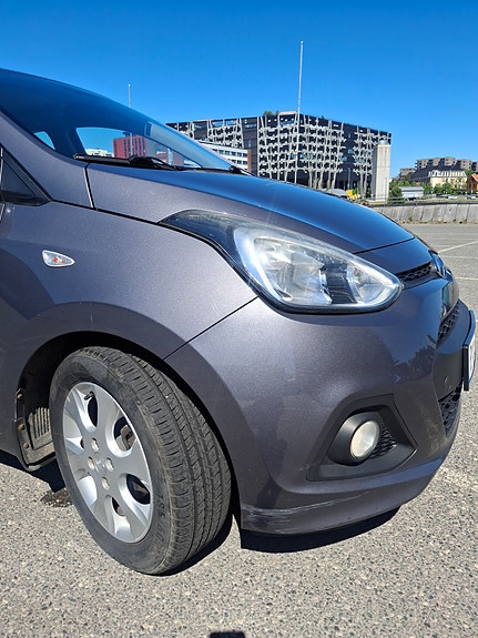 Hyundai i10 3 of 5