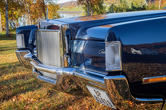 Lincoln Continental 3 of 5