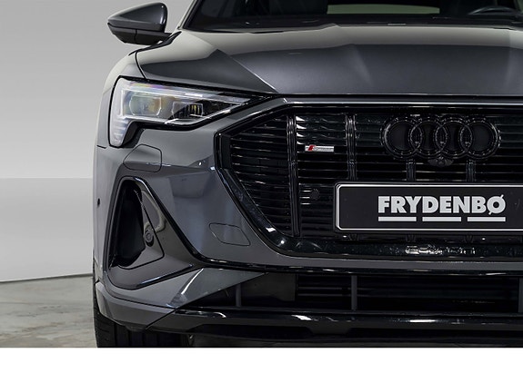 Audi e-tron Sportback 3 of 5
