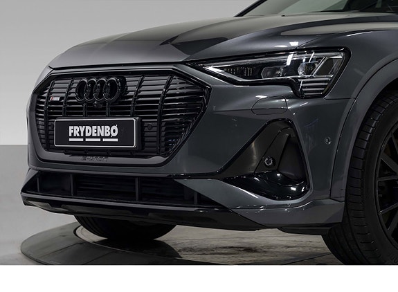 Audi e-tron Sportback 2 of 5