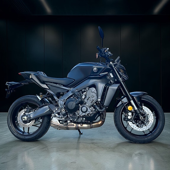 Yamaha MT-09 Y-AMT 2 of 5