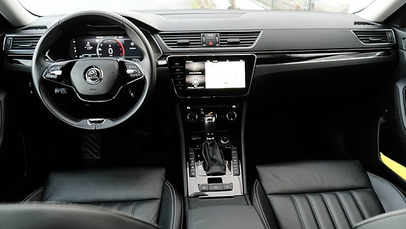 Skoda Superb 14 of 30
