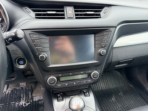 Toyota Avensis 24 of 30