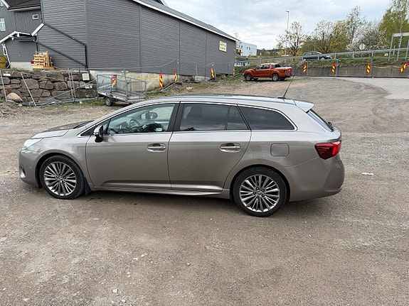Toyota Avensis 10 of 30