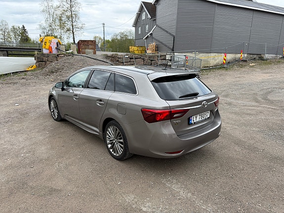 Toyota Avensis 9 of 30