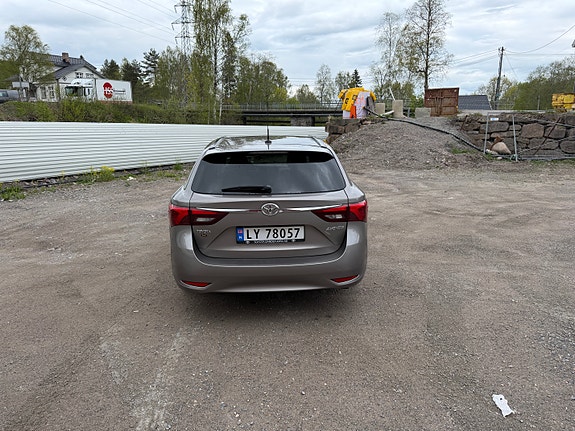 Toyota Avensis 6 of 30