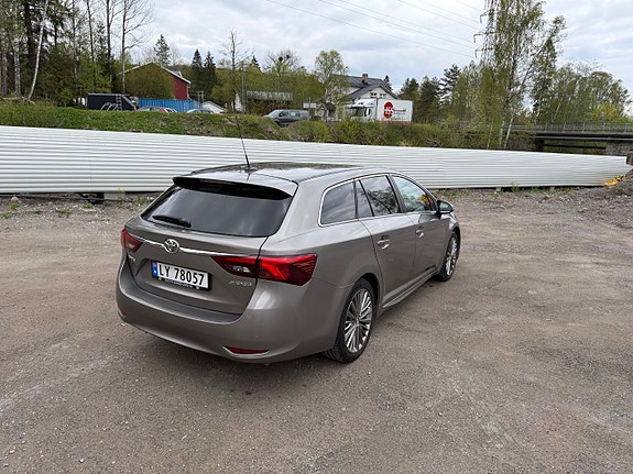 Toyota Avensis 5 of 5