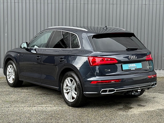 Audi Q5 2 of 30