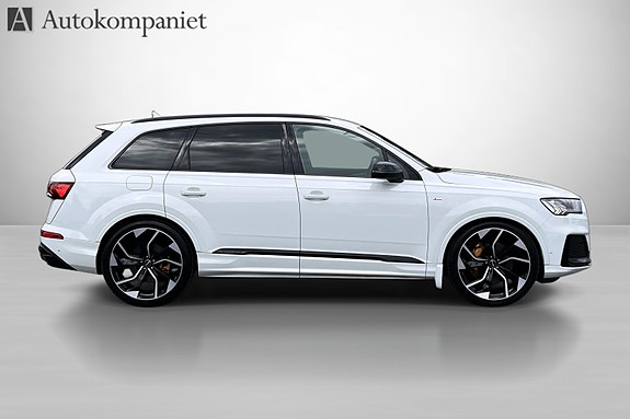 Audi Q7 2 of 23