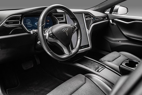 Tesla Model S 11 of 27