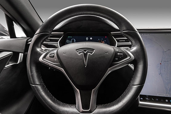 Tesla Model S 16 of 27