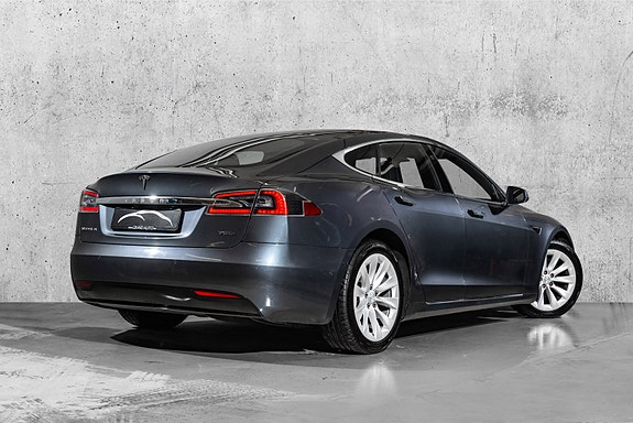 Tesla Model S 2 of 27