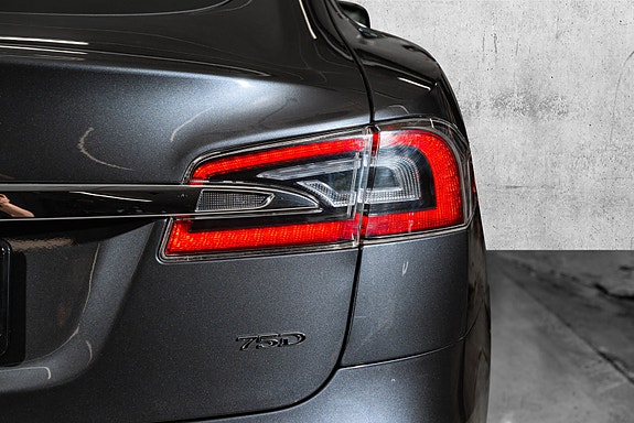 Tesla Model S 8 of 27