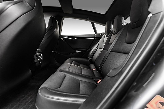 Tesla Model S 13 of 27