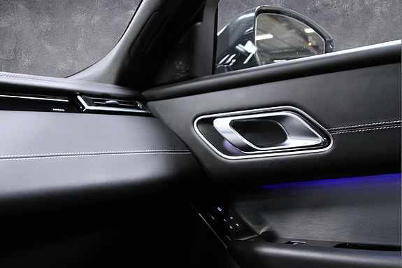 Land Rover Range Rover Velar 28 of 30