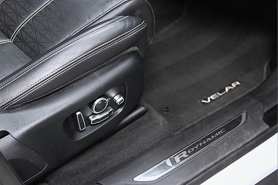 Land Rover Range Rover Velar 10 of 30