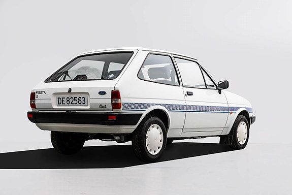 Ford Fiesta 2 of 5