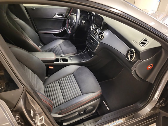 Mercedes-Benz CLA180 16 of 28