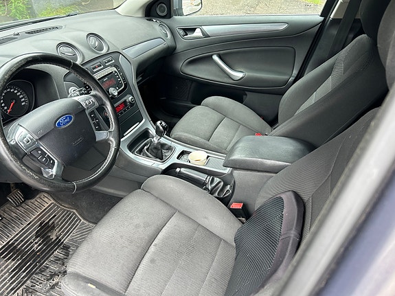 Ford Mondeo 26 of 27