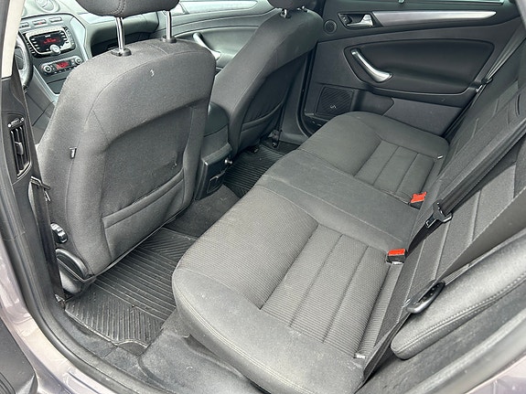 Ford Mondeo 19 of 27