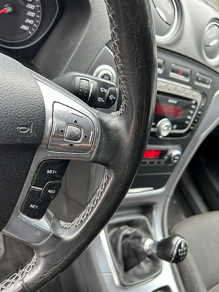 Ford Mondeo 22 of 27
