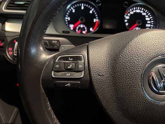Volkswagen Passat 28 of 30