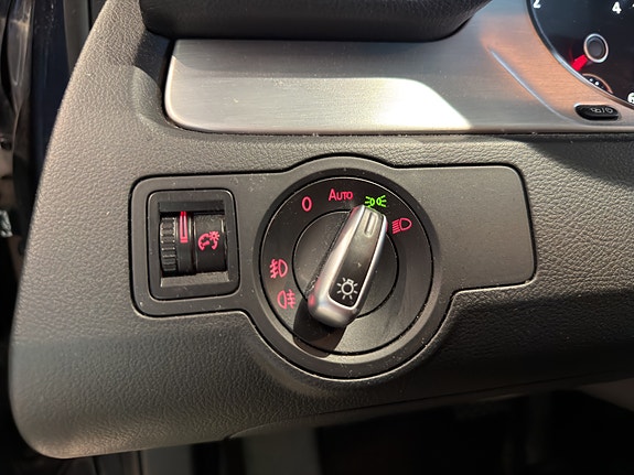 Volkswagen Passat 30 of 30
