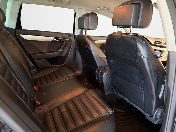 Volkswagen Passat 23 of 30