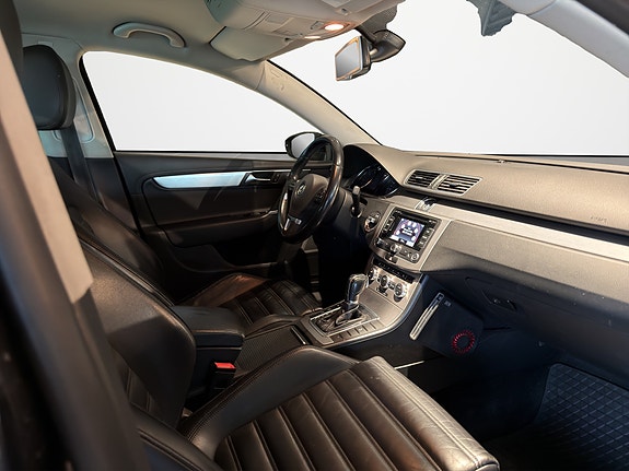 Volkswagen Passat 22 of 30