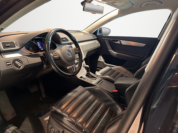 Volkswagen Passat 16 of 30