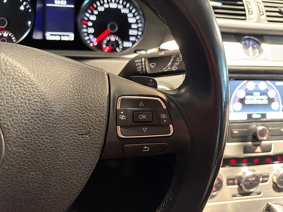 Volkswagen Passat 27 of 30