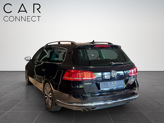 Volkswagen Passat 10 of 30