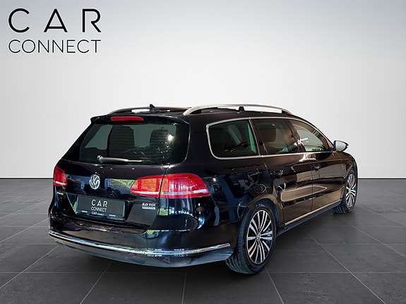 Volkswagen Passat 12 of 30