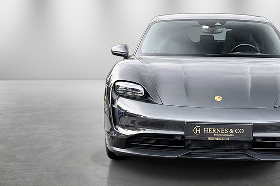 Porsche Taycan 4 of 5
