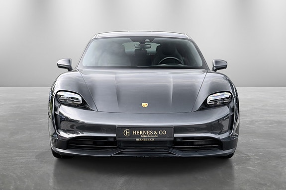 Porsche Taycan 3 of 5