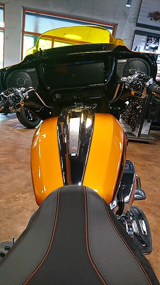 Harley-Davidson CVO Street Glide 5 of 7