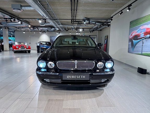 Jaguar XJ 2 of 28