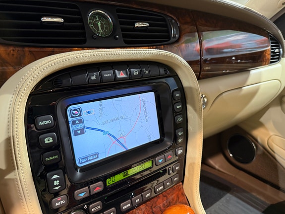 Jaguar XJ 27 of 28
